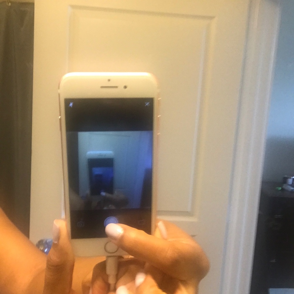 iPhone 7 - Picture 3 of 4